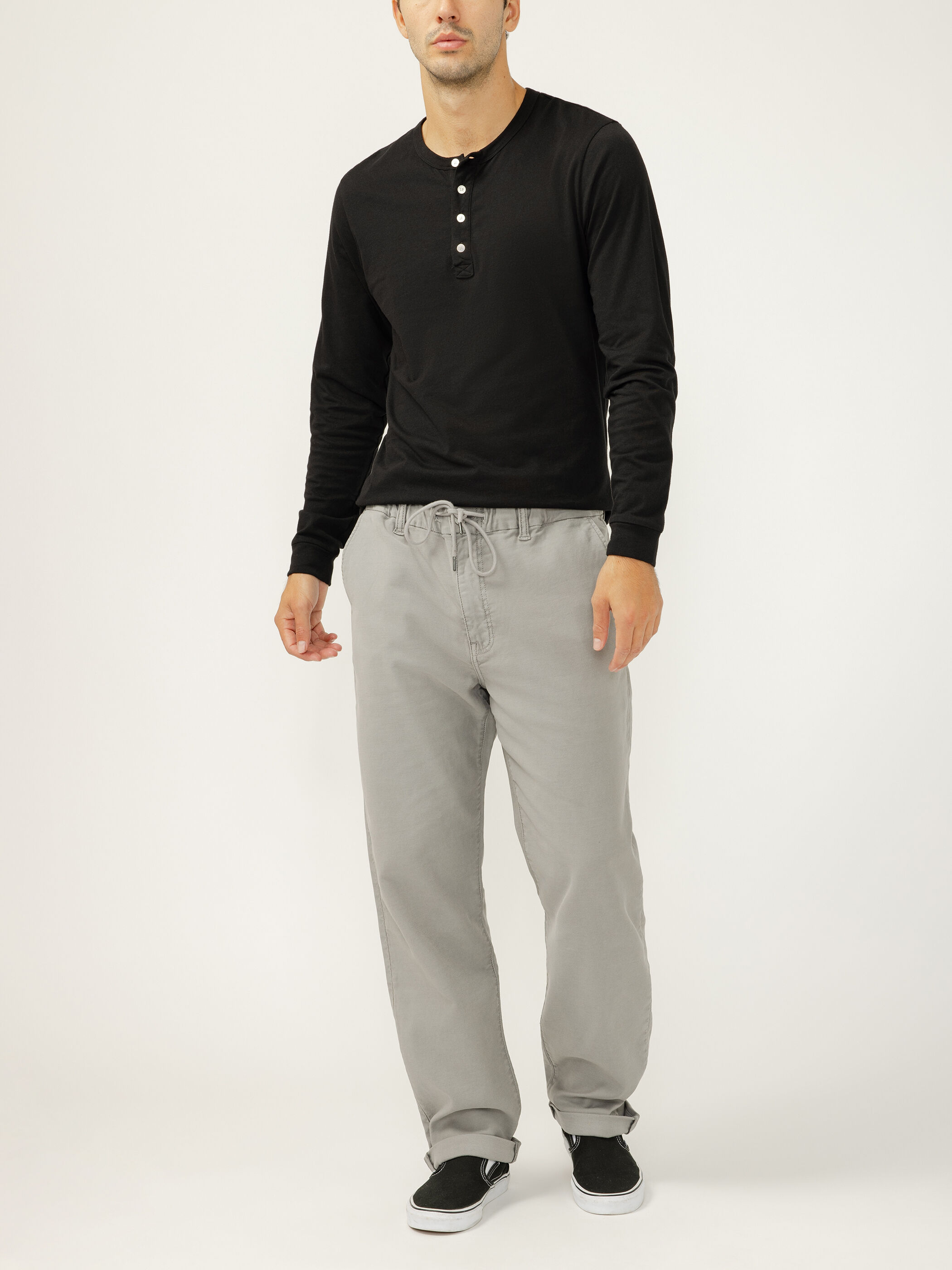 Men's Relaxed Fit Trouser Leg Knit Flex Jeans (Pebble Grey) Size S by Silver Jeans