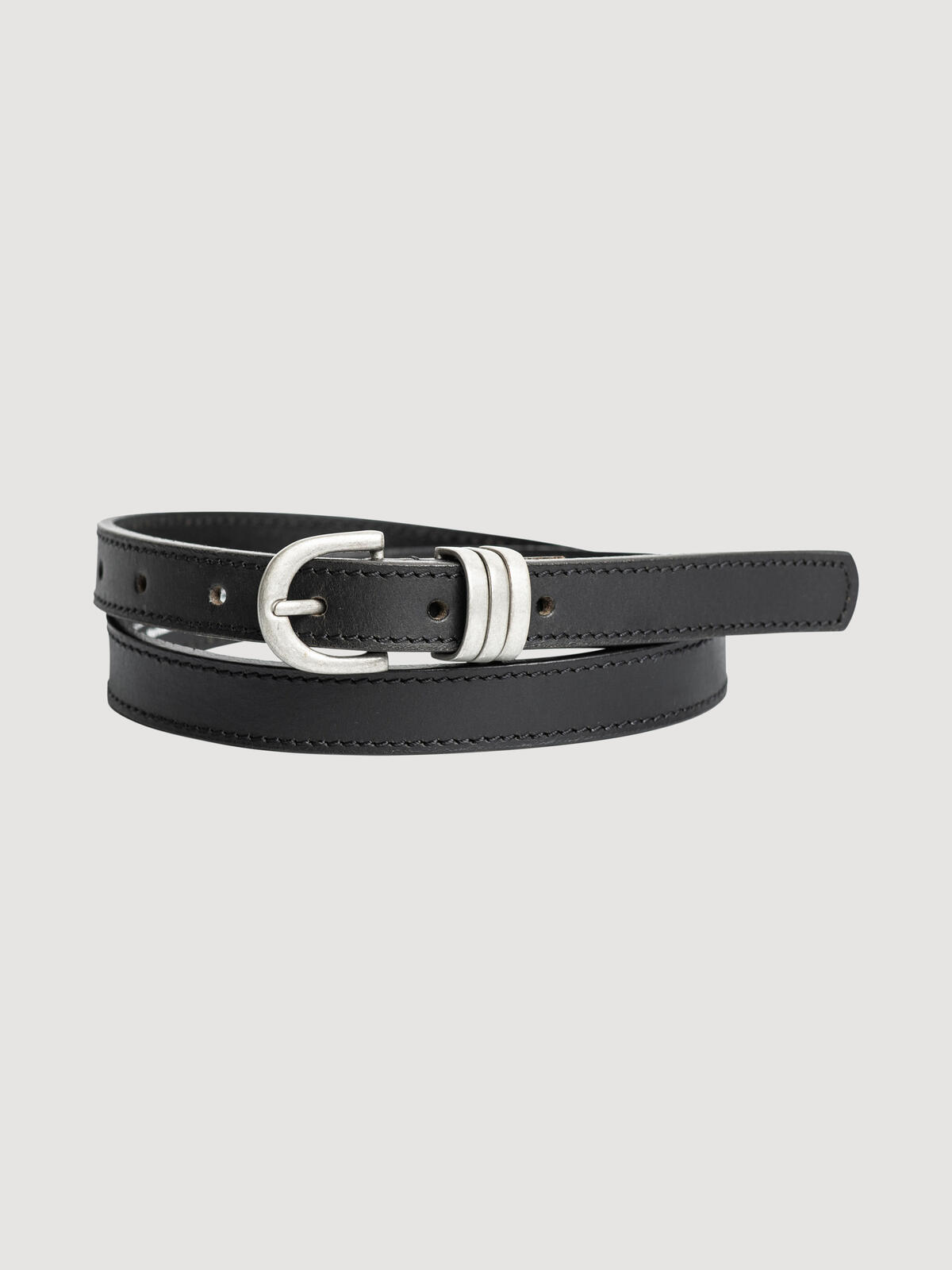 Silver Jeans Women's Geniune Leather belt with buckle and matching trip[le keeper set image number 0}