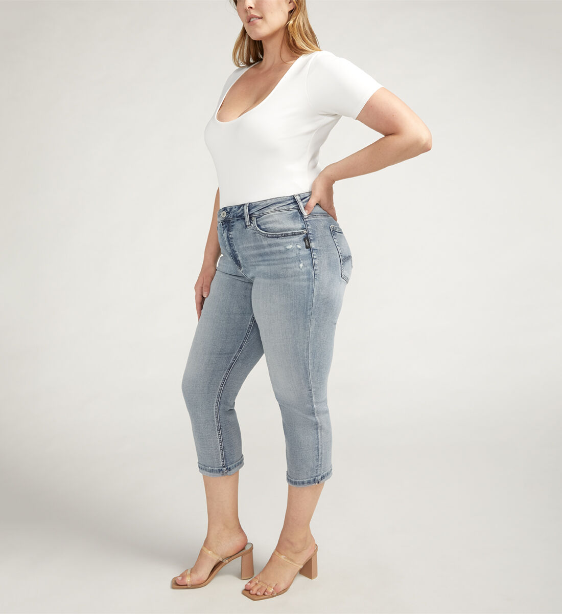 Buy Suki Mid Rise Capri Plus Size for CAD 94.00 Silver Jeans CA New