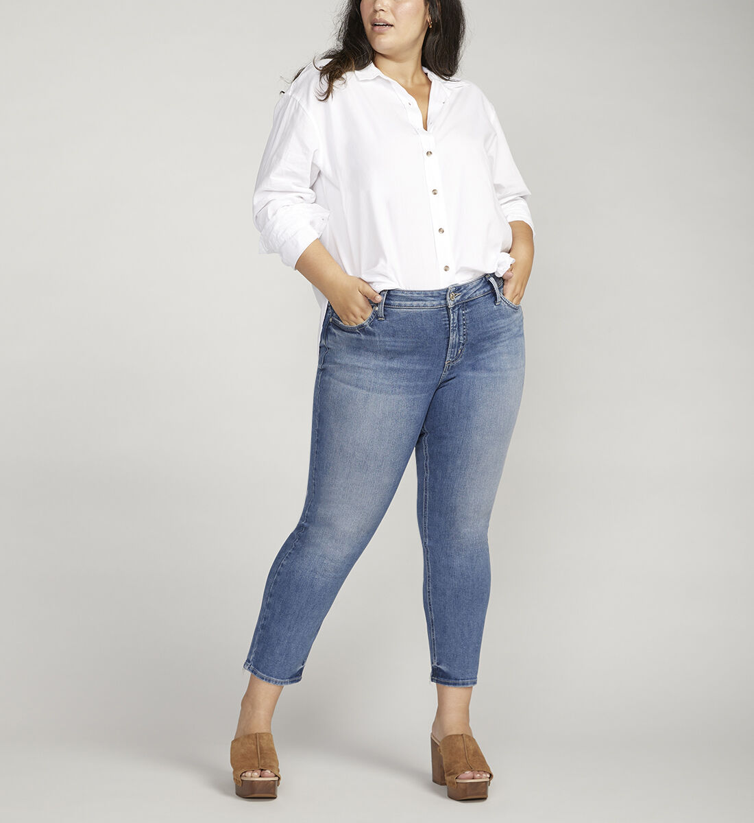 Silver Jeans Women s Elyse Mid Rise Straight Leg Crop Jeans