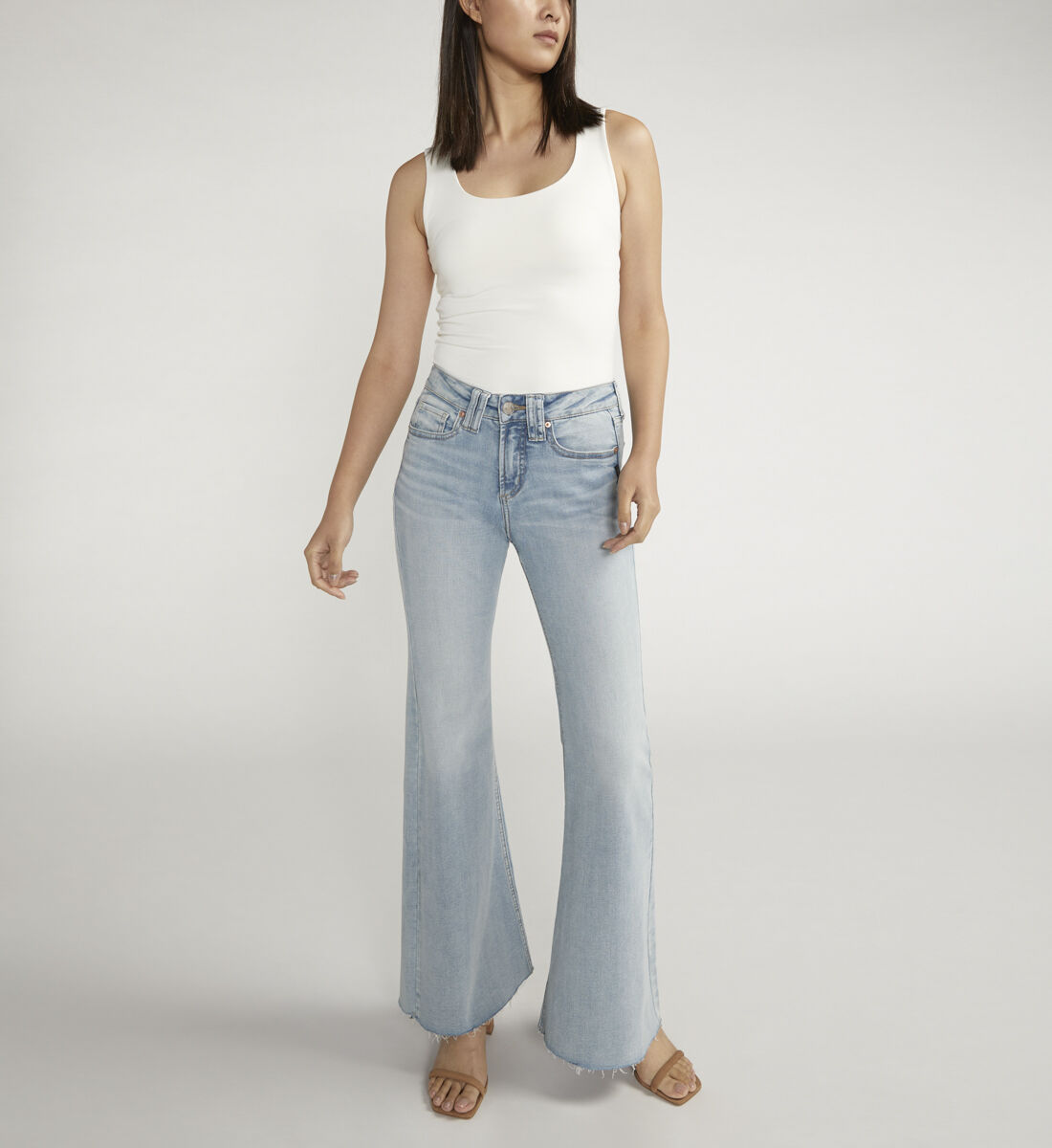 Buy Suki Mid Rise Flare Jeans for CAD 114.00 | Silver Jeans CA New