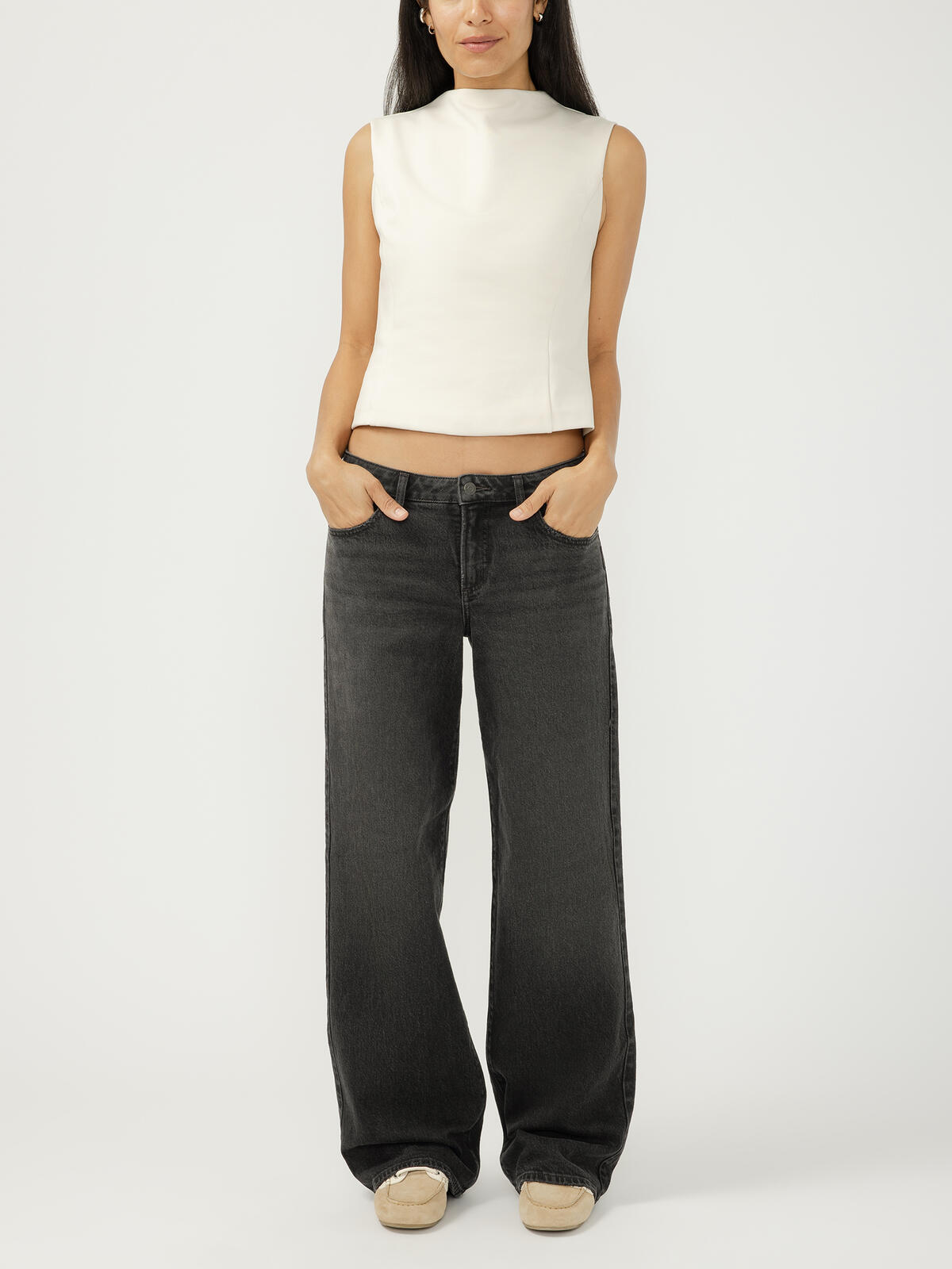 Loose & Low Rise Straight Leg Jeans image number 0