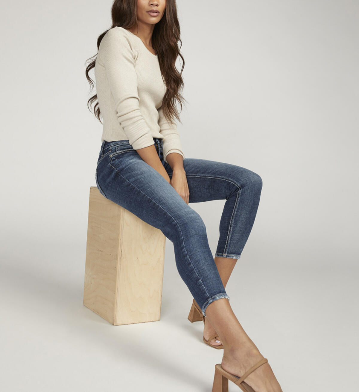 Suki Mid Rise Skinny Crop Jeans, , hi-res image number 4