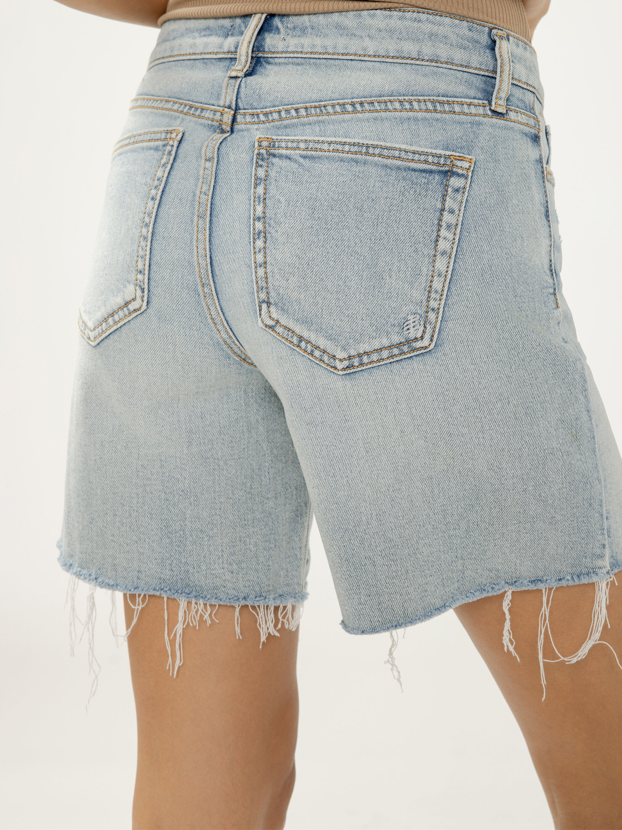 【美品】DOMINGO NJ SHORT PANTS XL Buy Suki Mid Rise Long Shorts for CAD 78.00 | Silver Jeans