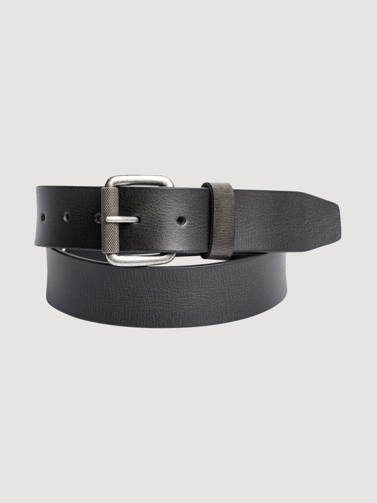 Silver Jeans Men's Genuiine Leather belt with Rivet detail image number 0}