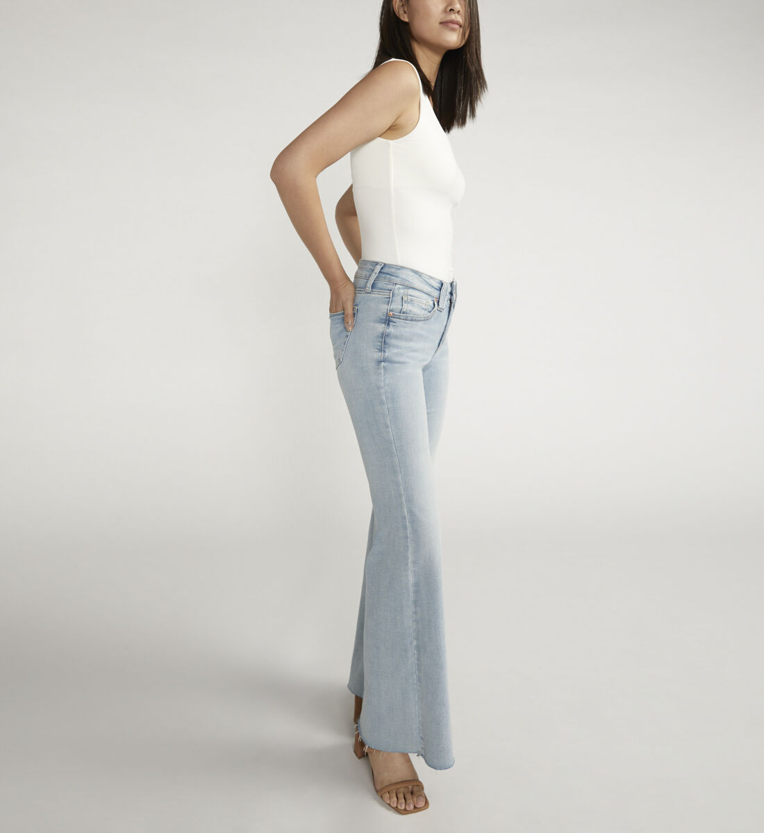 Buy Suki Mid Rise Flare Jeans for CAD 114.00 | Silver Jeans CA New