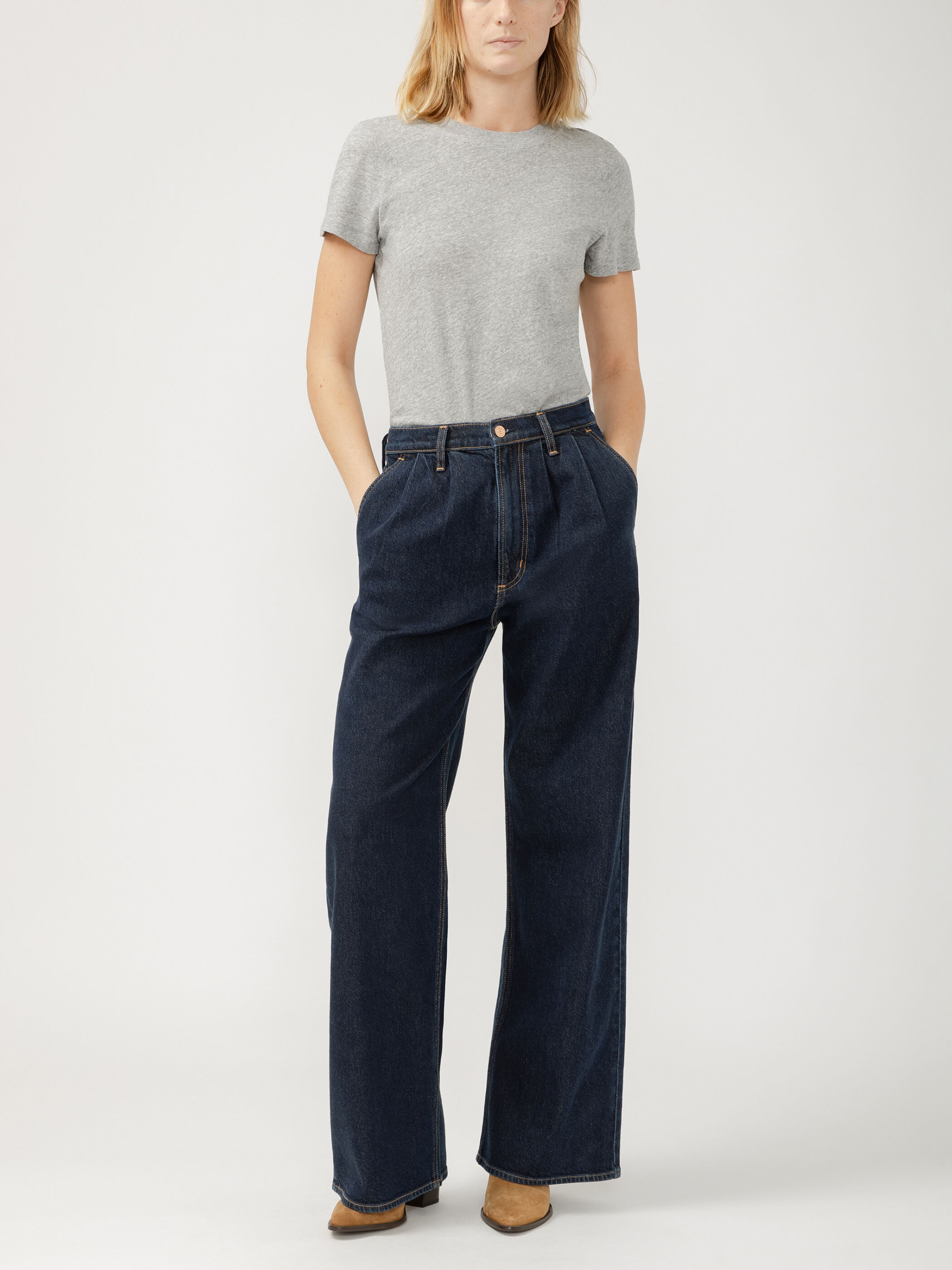 Women's High Rise Pleated Trouser Leg Jeans (Amelia) Size 24 by Silver Jeans