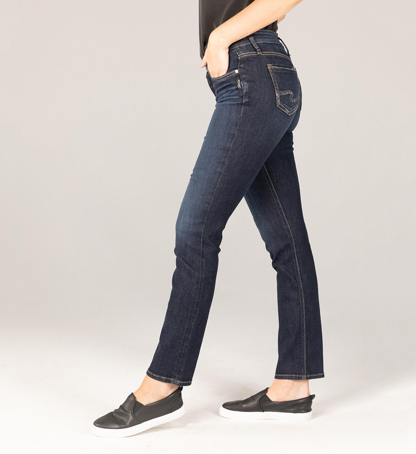 Buy Suki Mid Rise Straight Leg Jeans for CAD 57.00 | Silver Jeans CA New