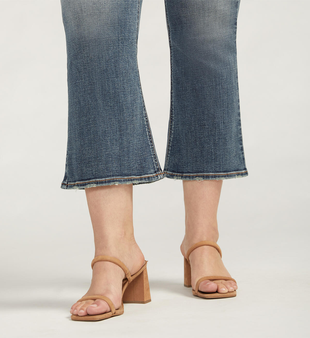 Suki Mid Rise Cropped Flare Jeans Plus Size, , hi-res image number 3