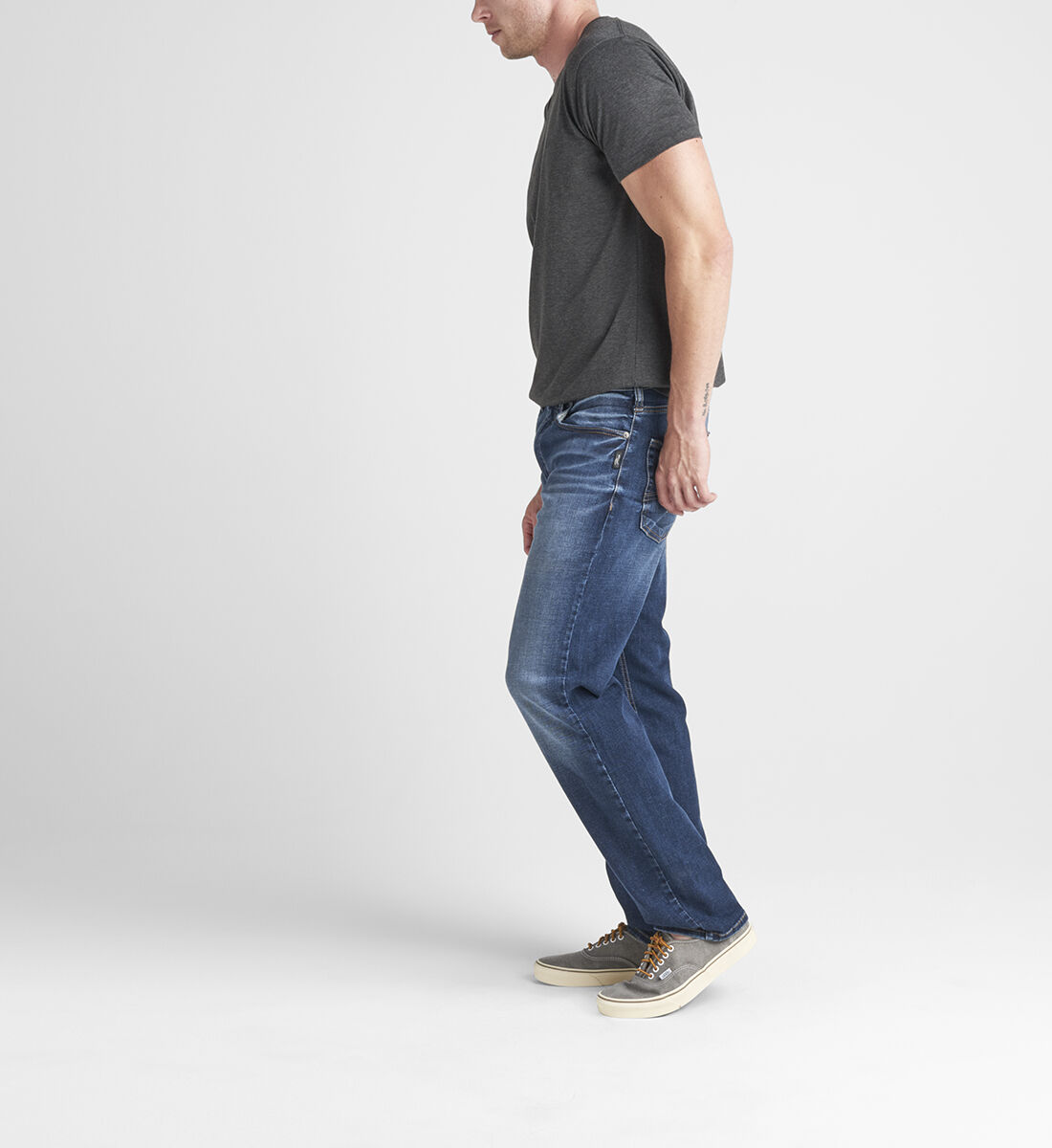 Loose fit hot sale tapered leg jeans