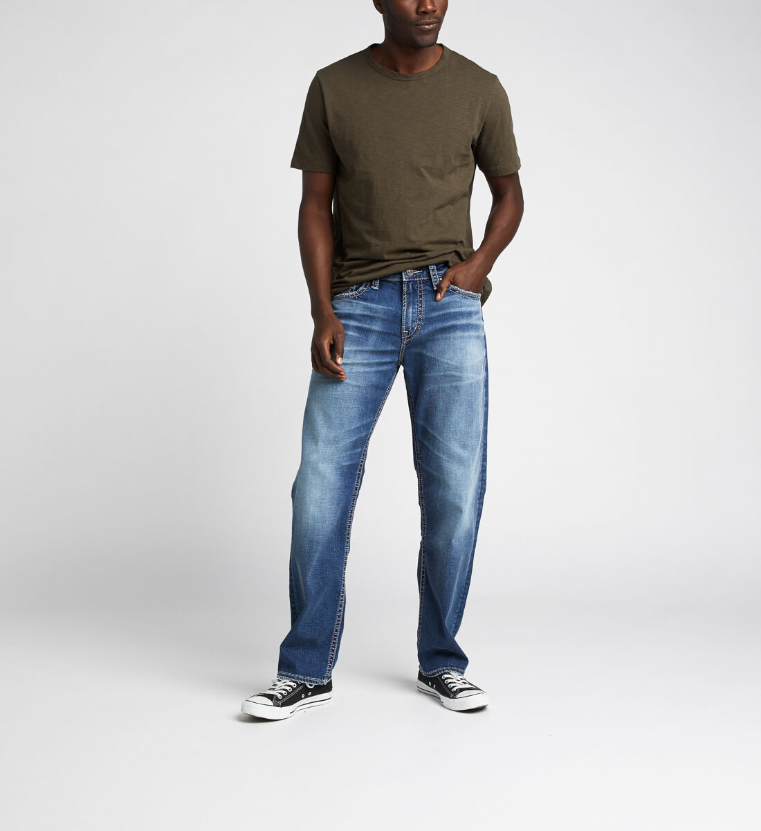 Loose fit tapered leg jeans 2025