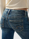 Girlfriend Skinny Jeans Petite image number 3